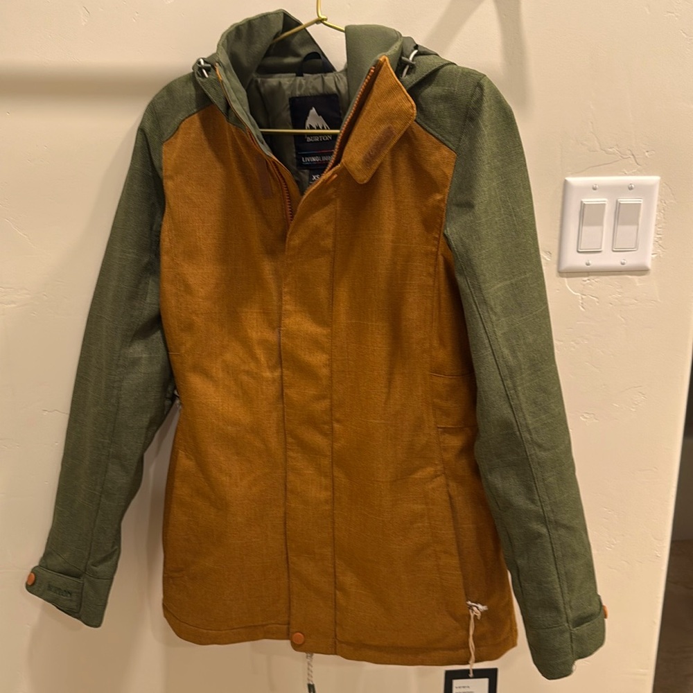 NWT BURTON SKI/SNOWBOARD JACKET XS